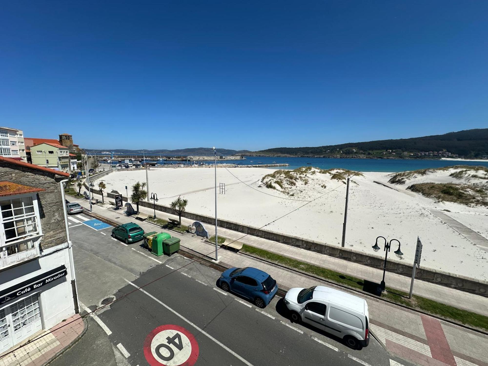 Apartament A Terraza Pequena By Oktheway Laxe Zewnętrze zdjęcie